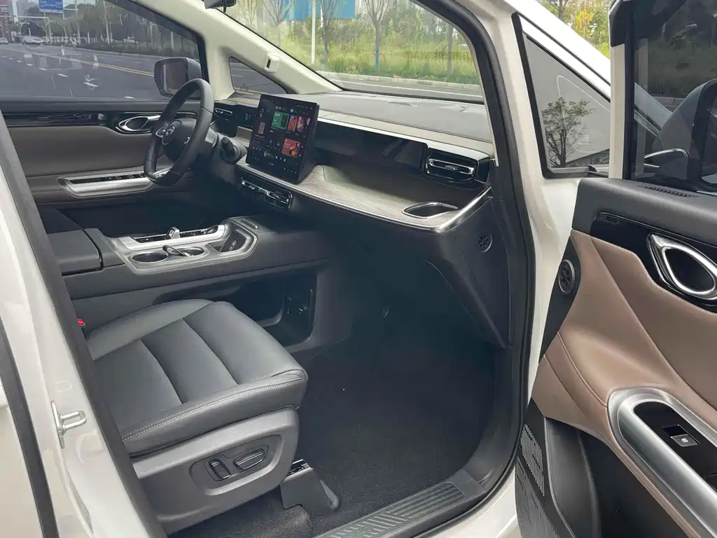 GAC TRUMPCHI E8 NEW ENERGY