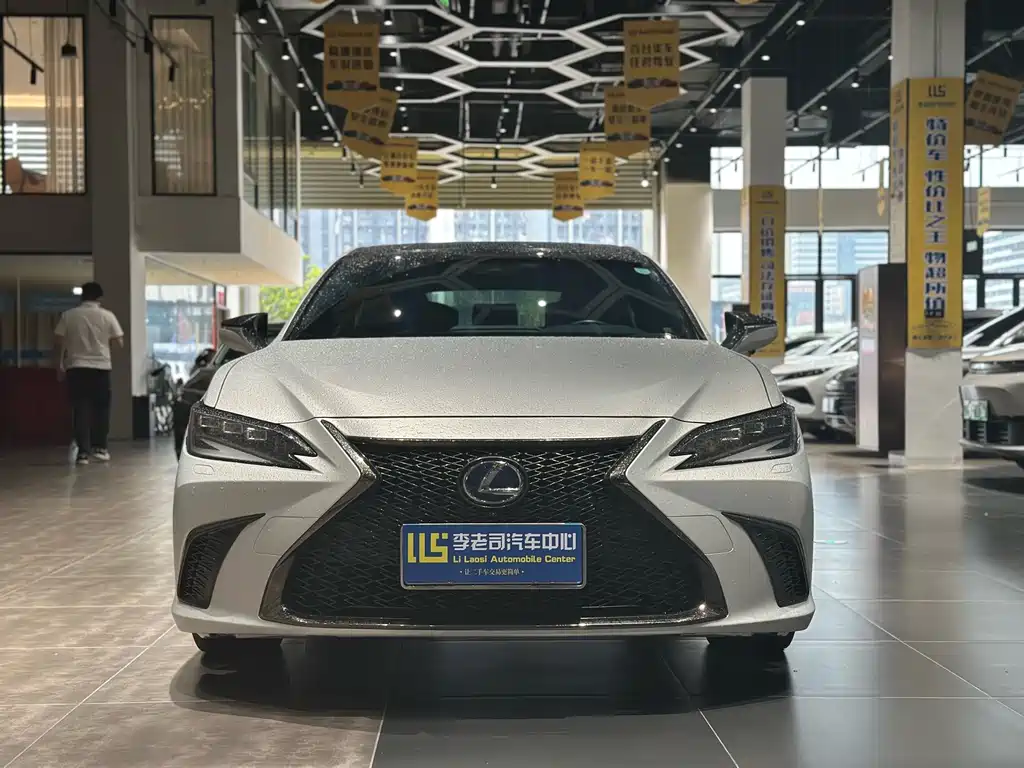 Lexus ES 2021 300h F SPORT