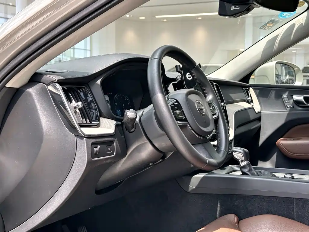 Volvo XC60 — миниатюра 19