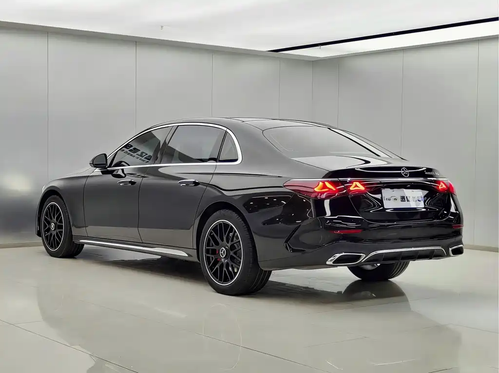Mercedes-Benz E-Class — миниатюра 5