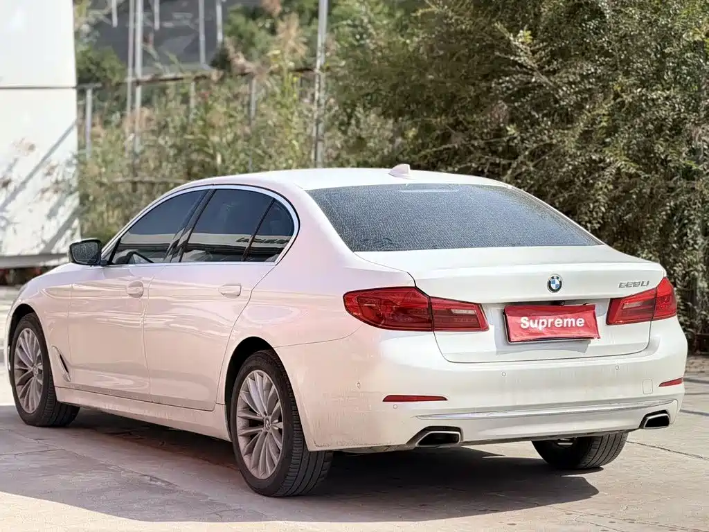 BMW 5 Series — миниатюра 9