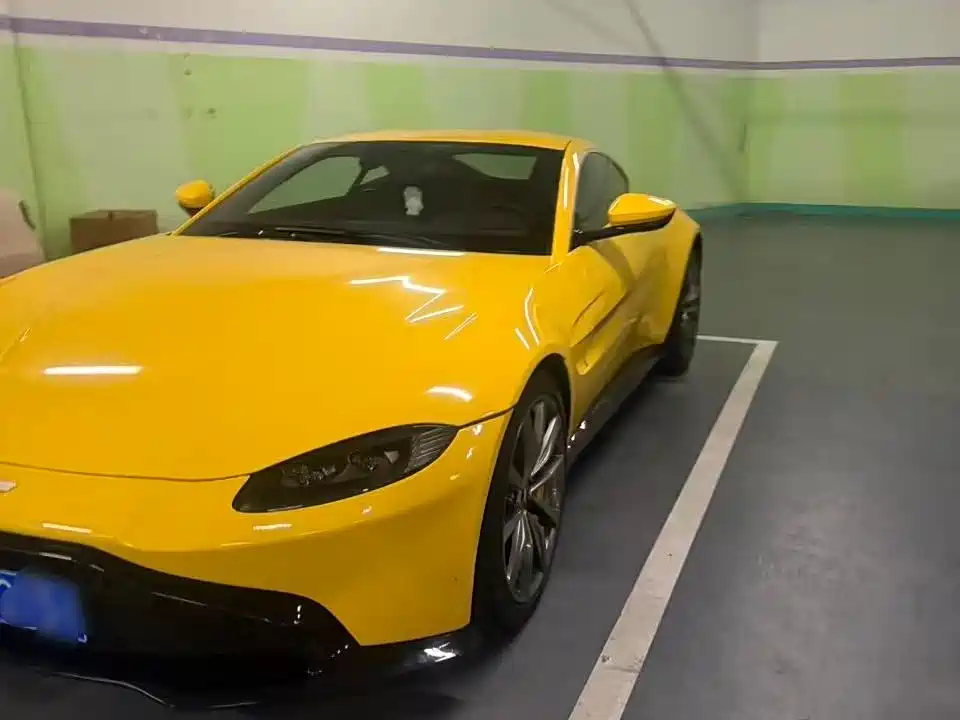 Aston Martin V8 Vantage 2018 4.0T V8 Coupe