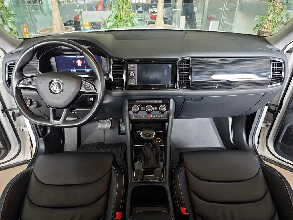 Skoda Kodiaq 2019 TSI330 7 мест Luxury VI