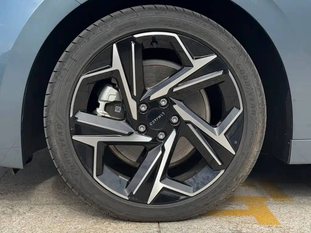 Lynk & Co 07 EM-P — миниатюра 7