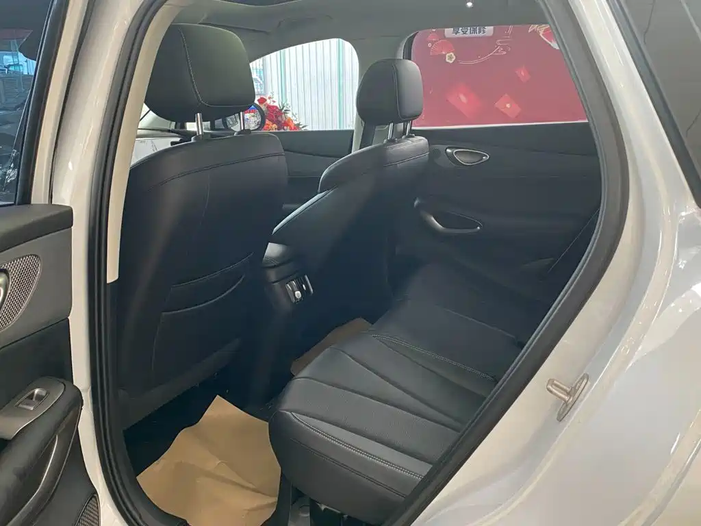 BYD Sealion 05 EV — миниатюра 8