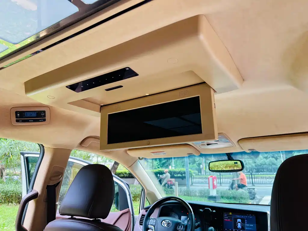 Toyota Sienna — миниатюра 15