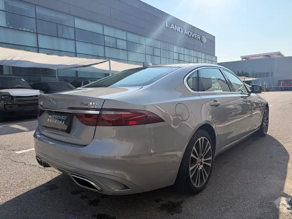 Jaguar XFL — миниатюра 3