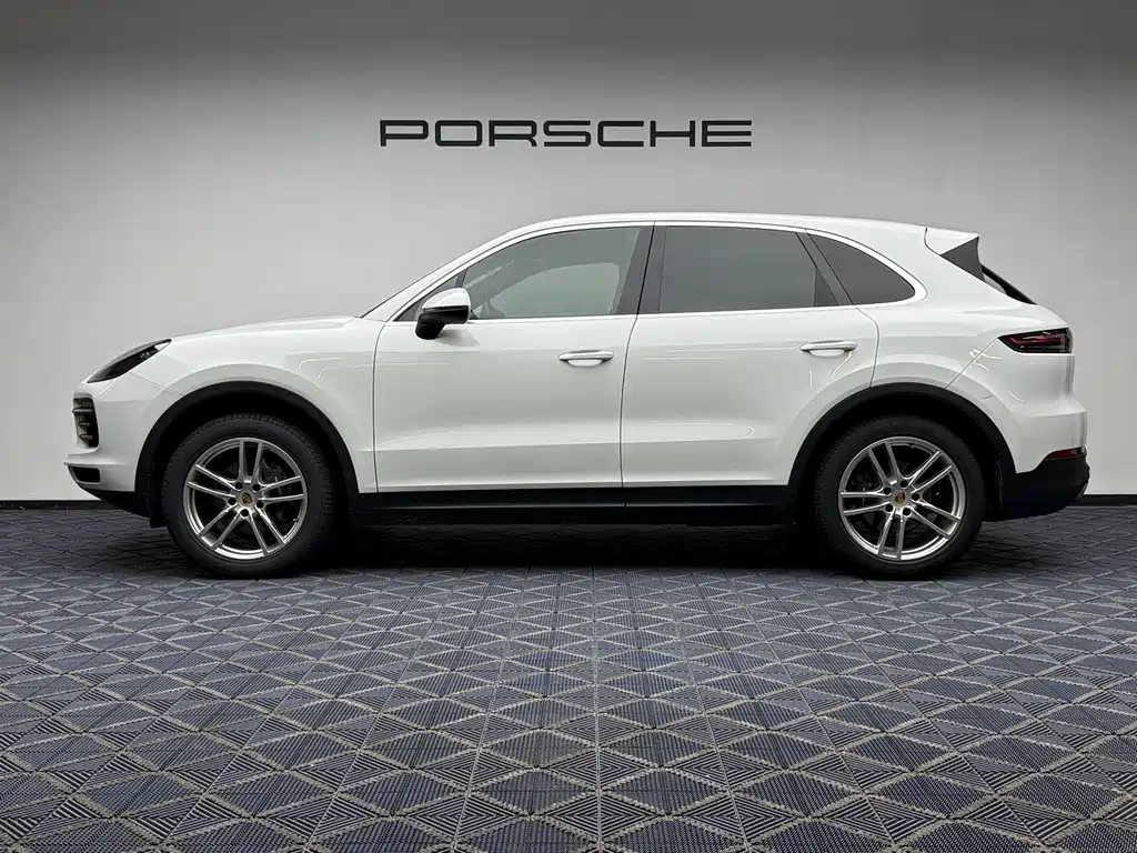 Porsche Cayenne — миниатюра 10