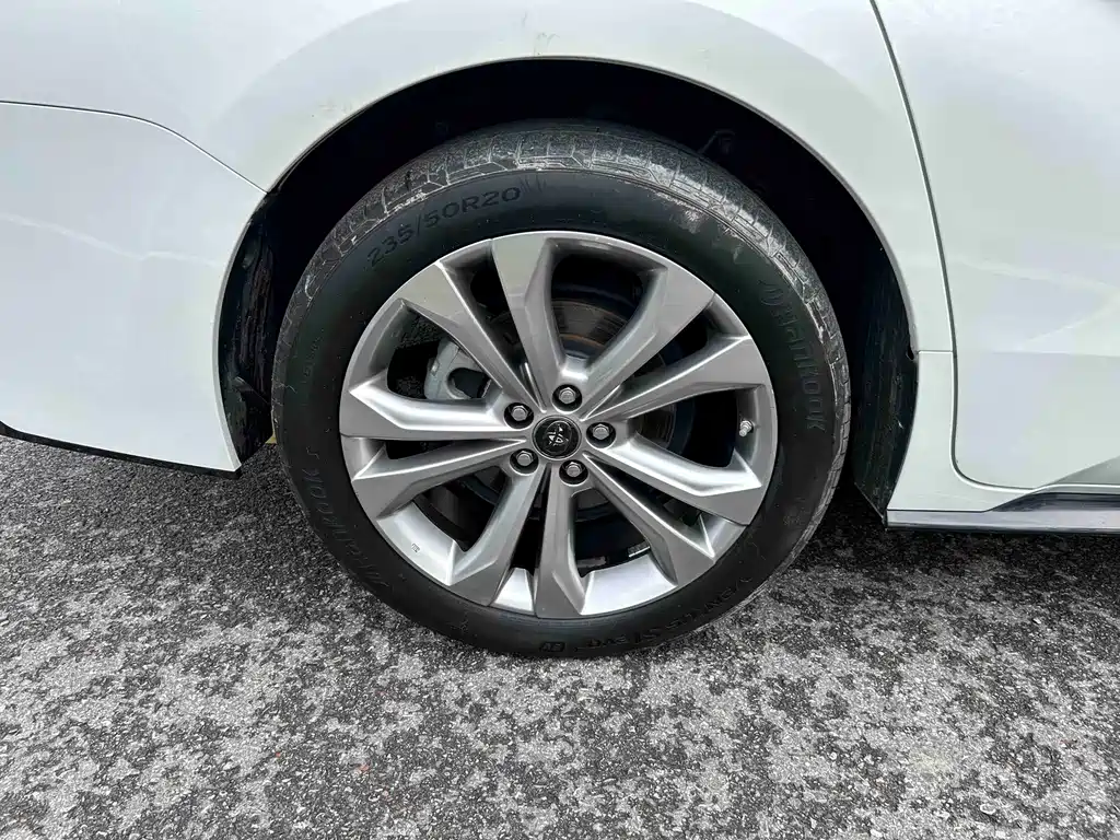 Toyota Sienna — миниатюра 14