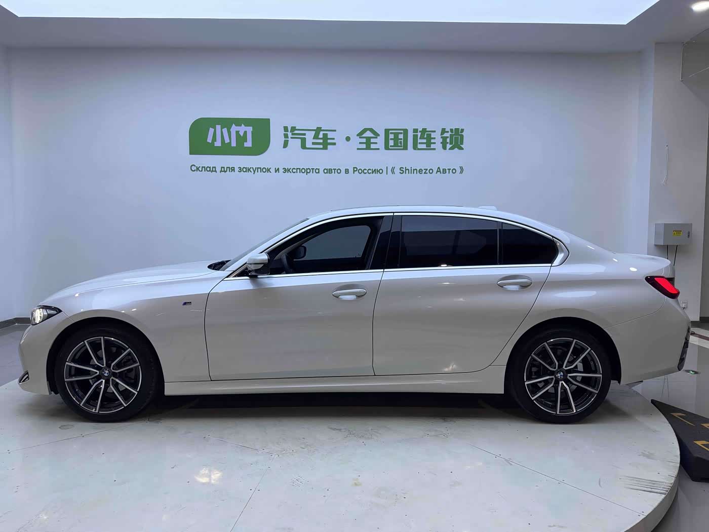 BMW 3 Series 2.0 л 2023 г. Белый, пробег 33000 км