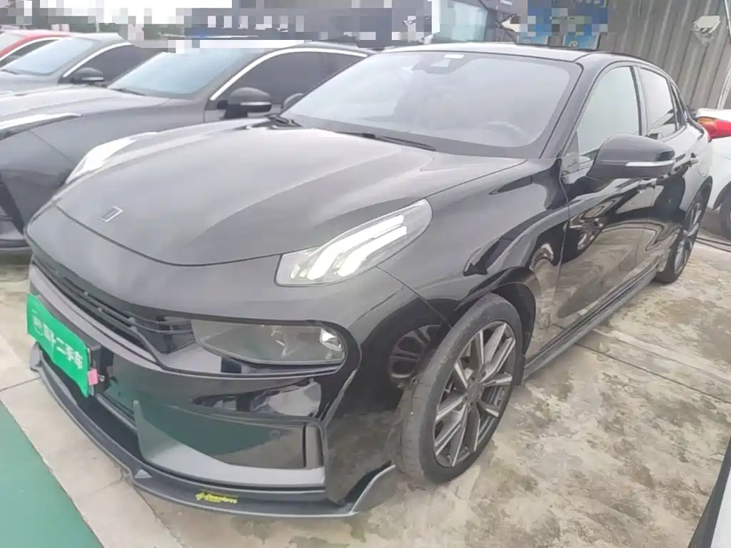 Lynk & Co 03
