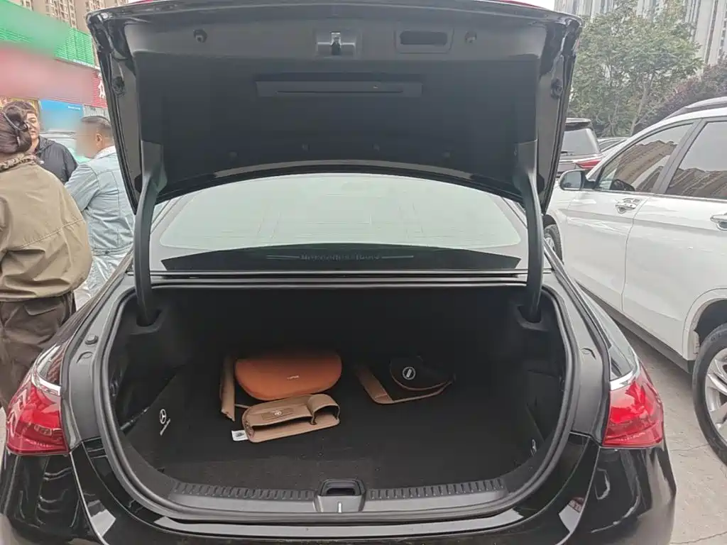 Mercedes-Benz E-Class — миниатюра 19