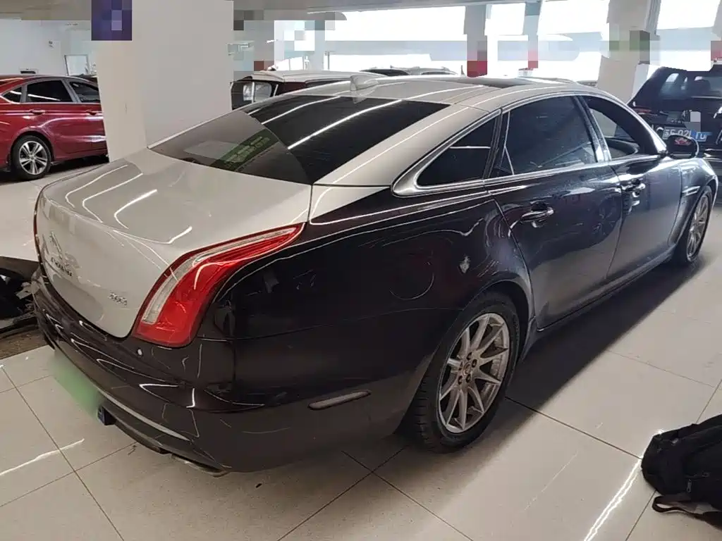 Jaguar XJ — миниатюра 7