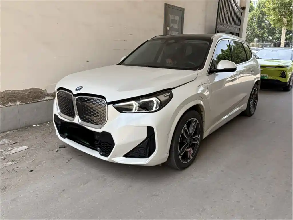 BMW iX1