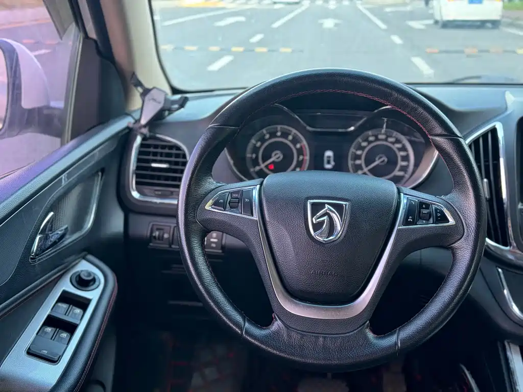 Baojun 560 2016 1.8L iAMT Luxury