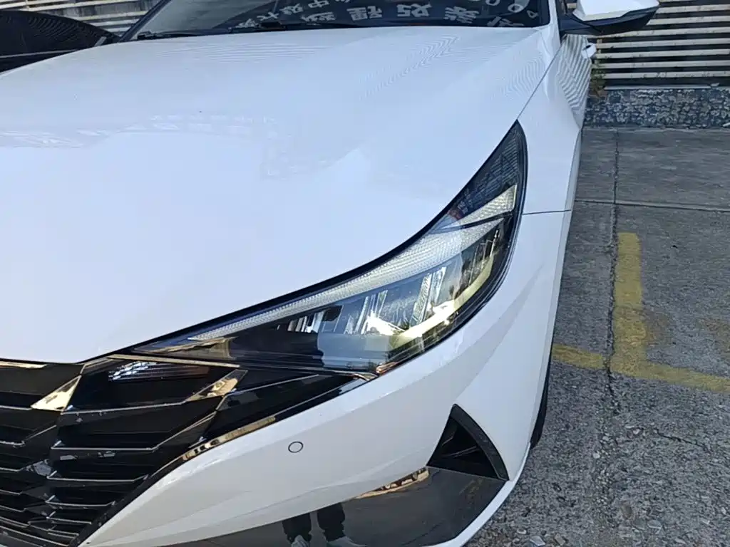 Hyundai Elantra — миниатюра 24