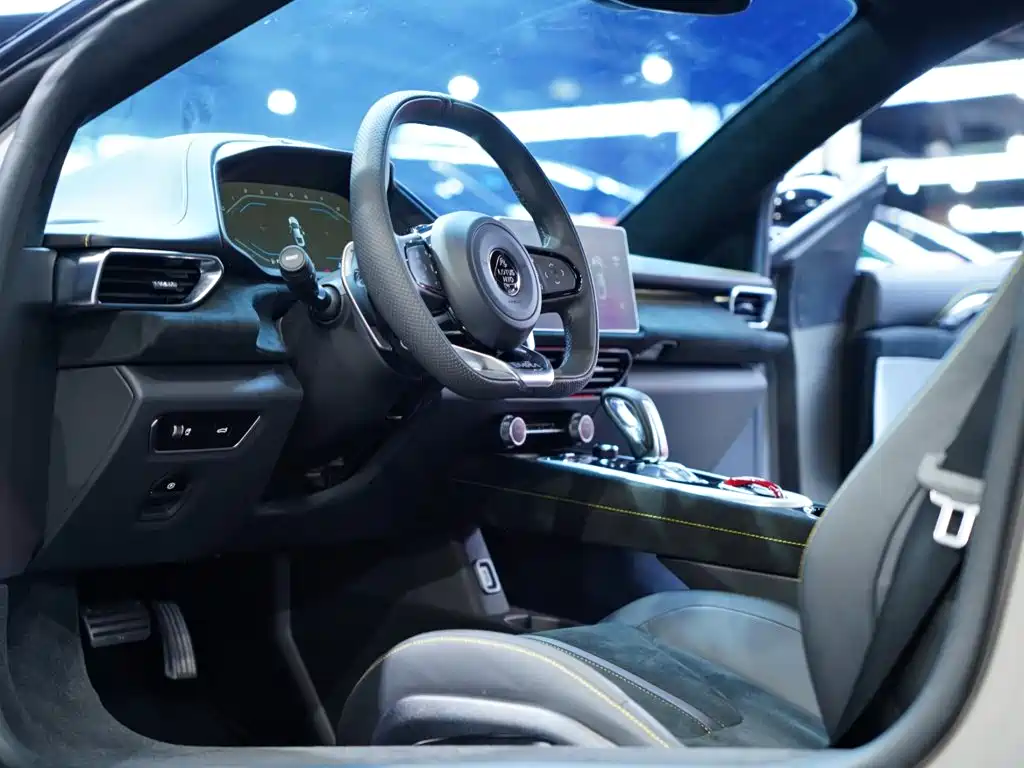 Lotus Emira — миниатюра 14