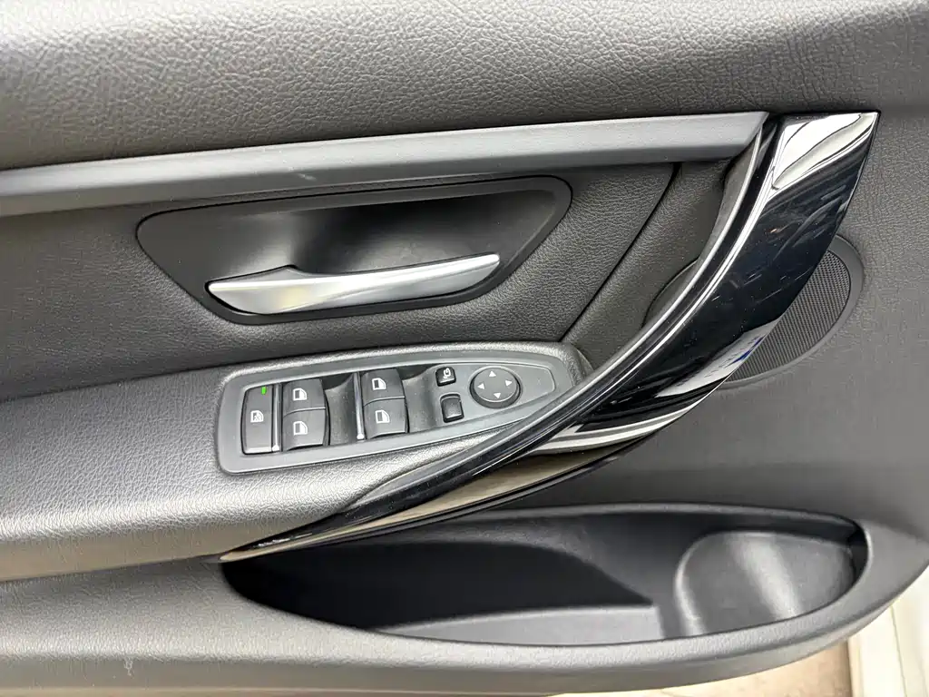 BMW 3 Series — миниатюра 11