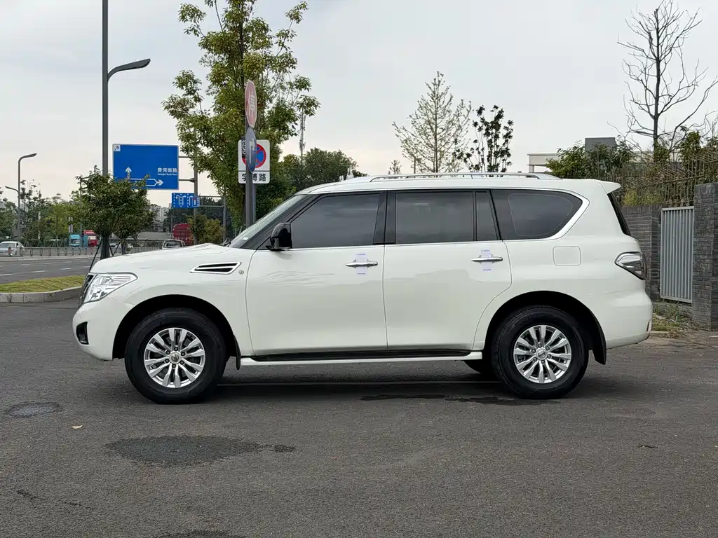Nissan Patrol — миниатюра 22