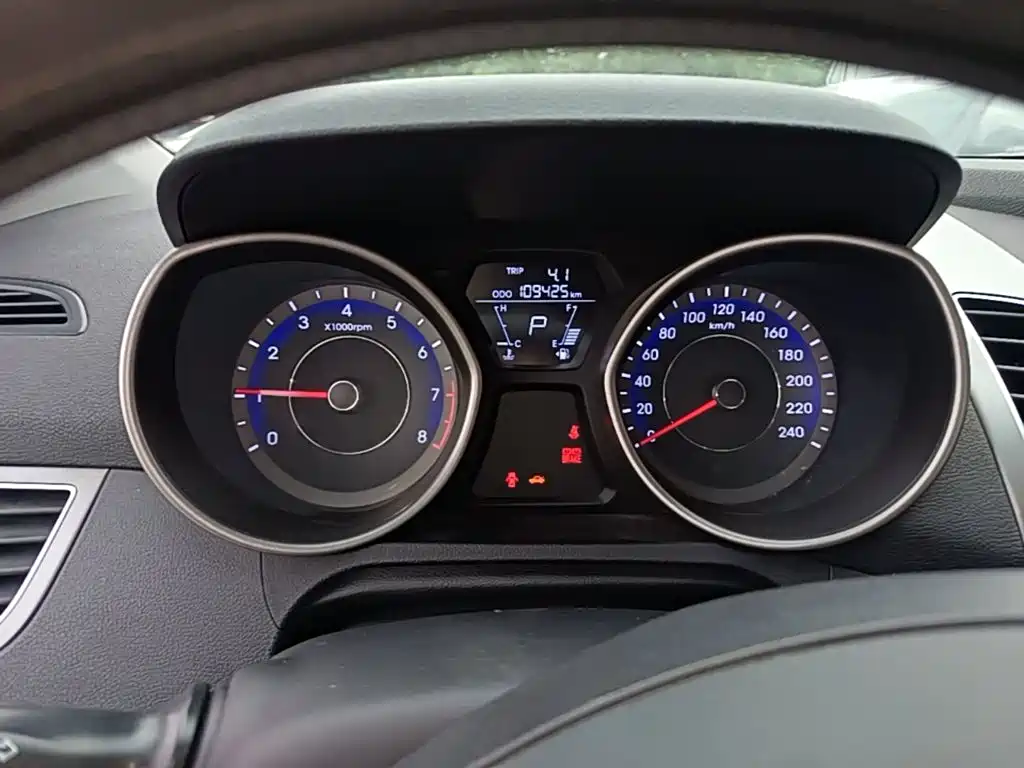 Hyundai Elantra Langdong — миниатюра 12