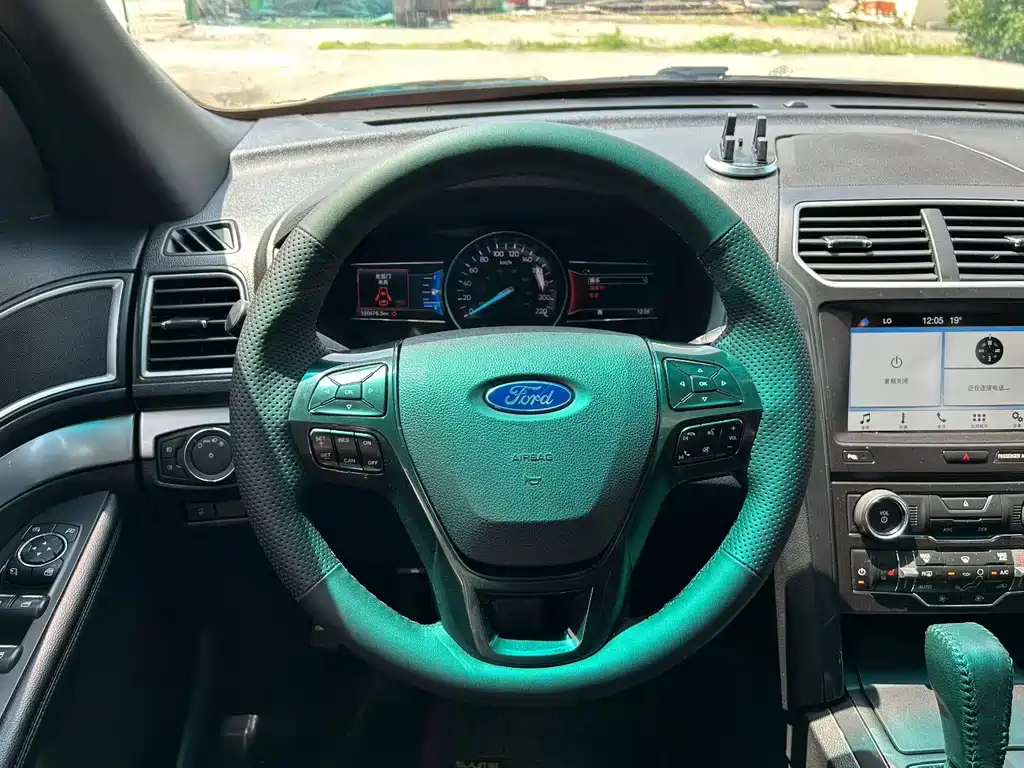 Ford Explorer (Import) — миниатюра 7