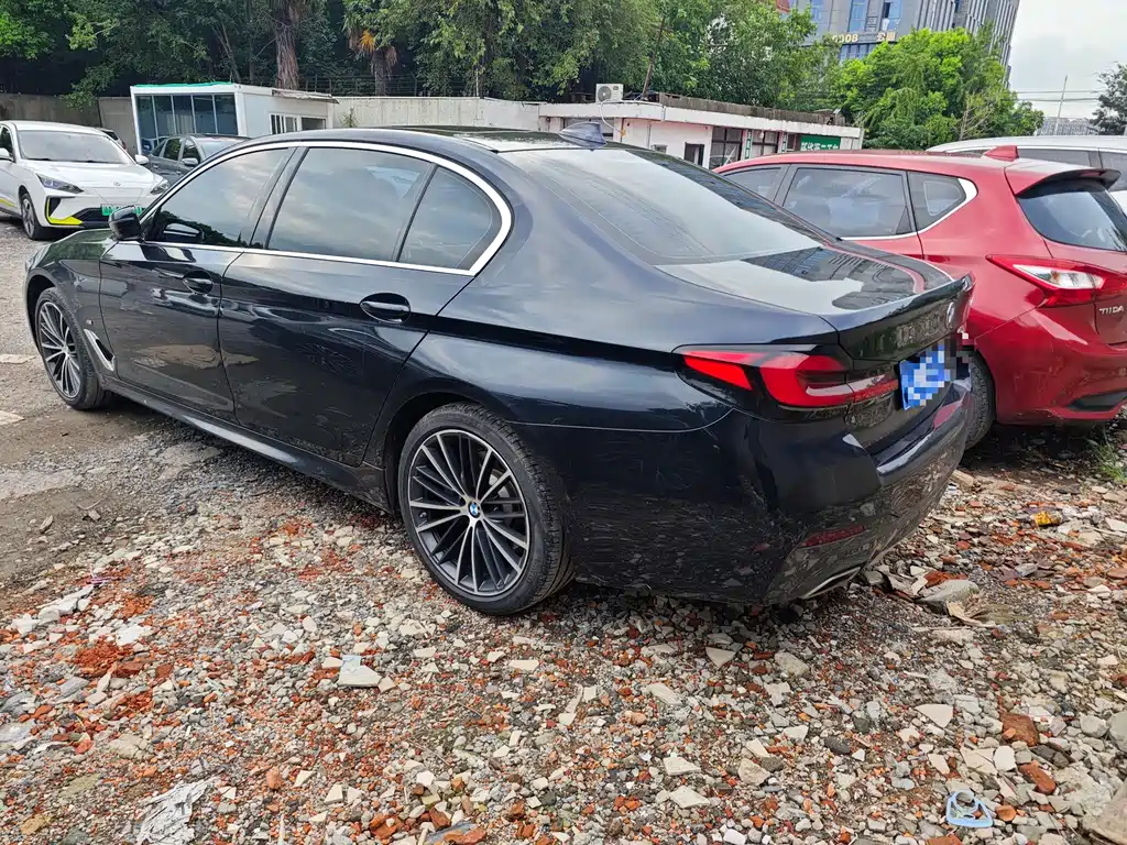 BMW 5 Series — миниатюра 4