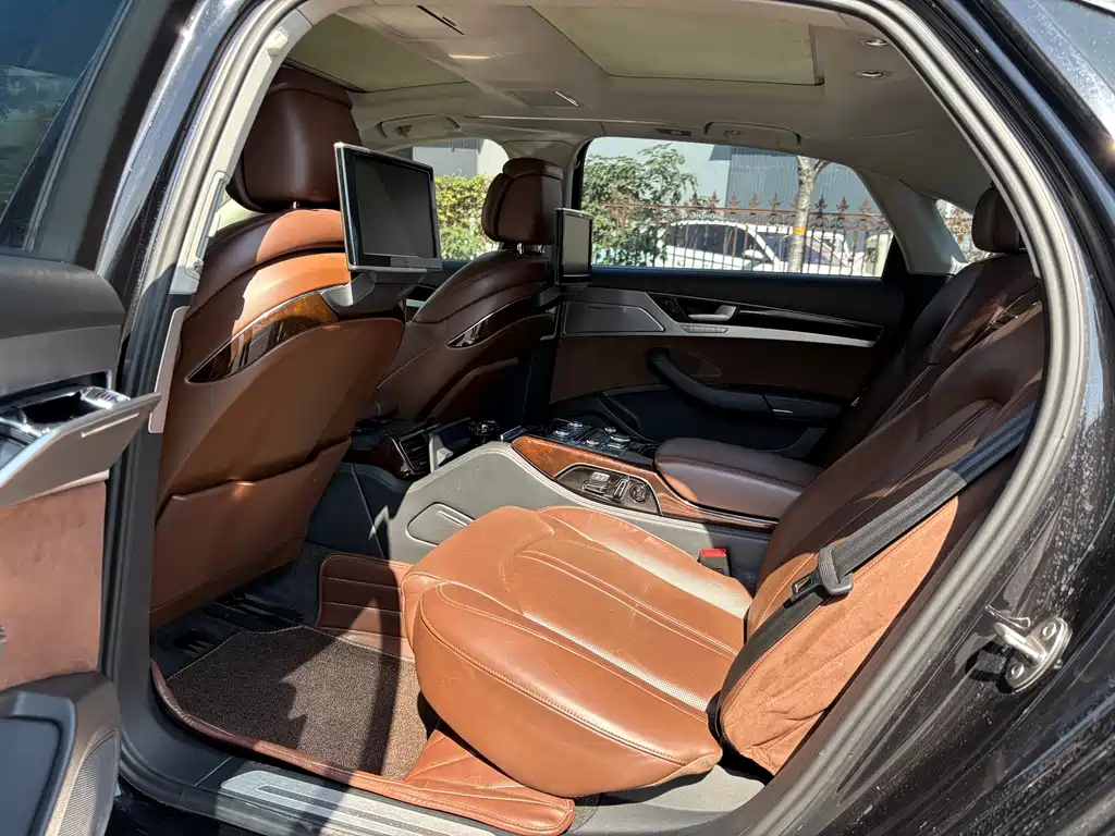 Audi A8 — миниатюра 7