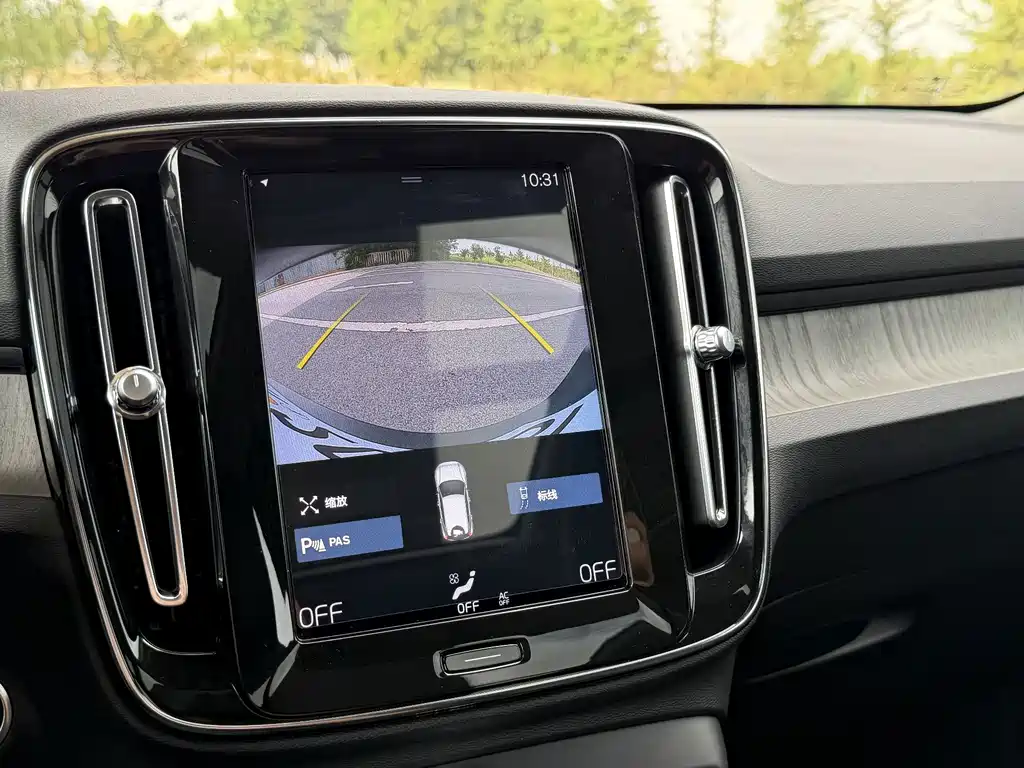 Volvo XC40 — миниатюра 10