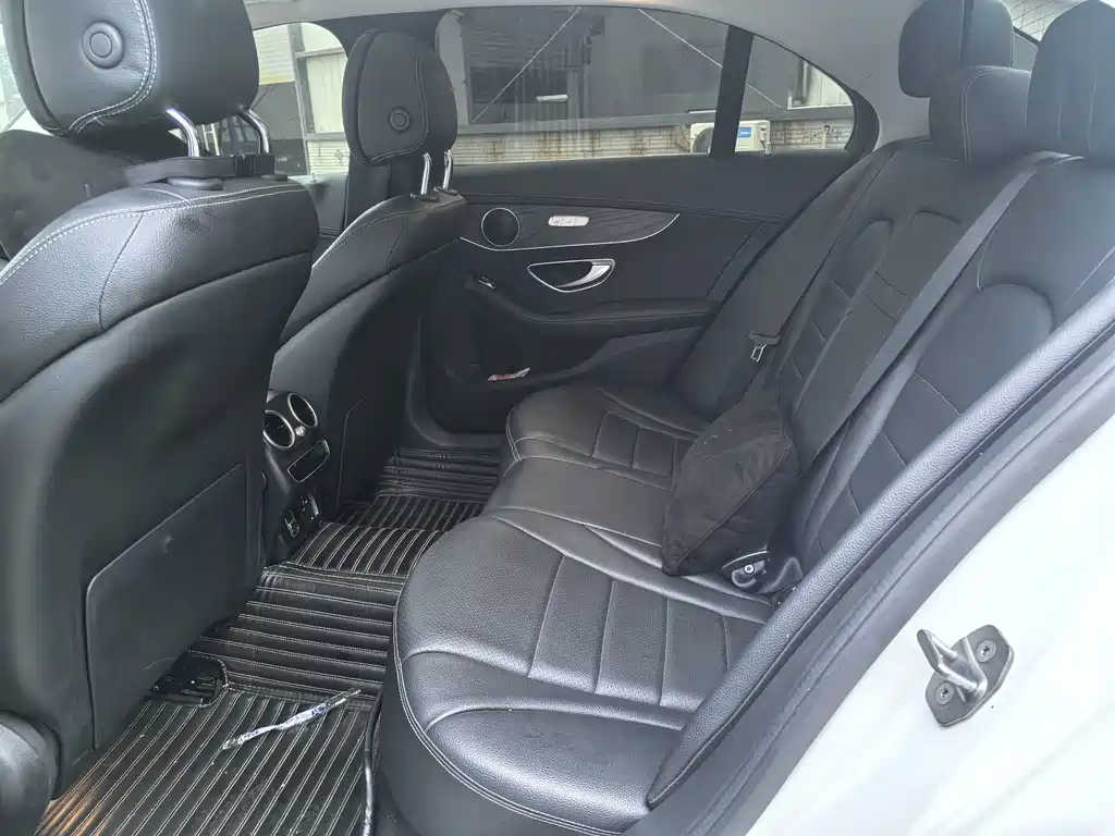 Mercedes-Benz C-Class — миниатюра 6