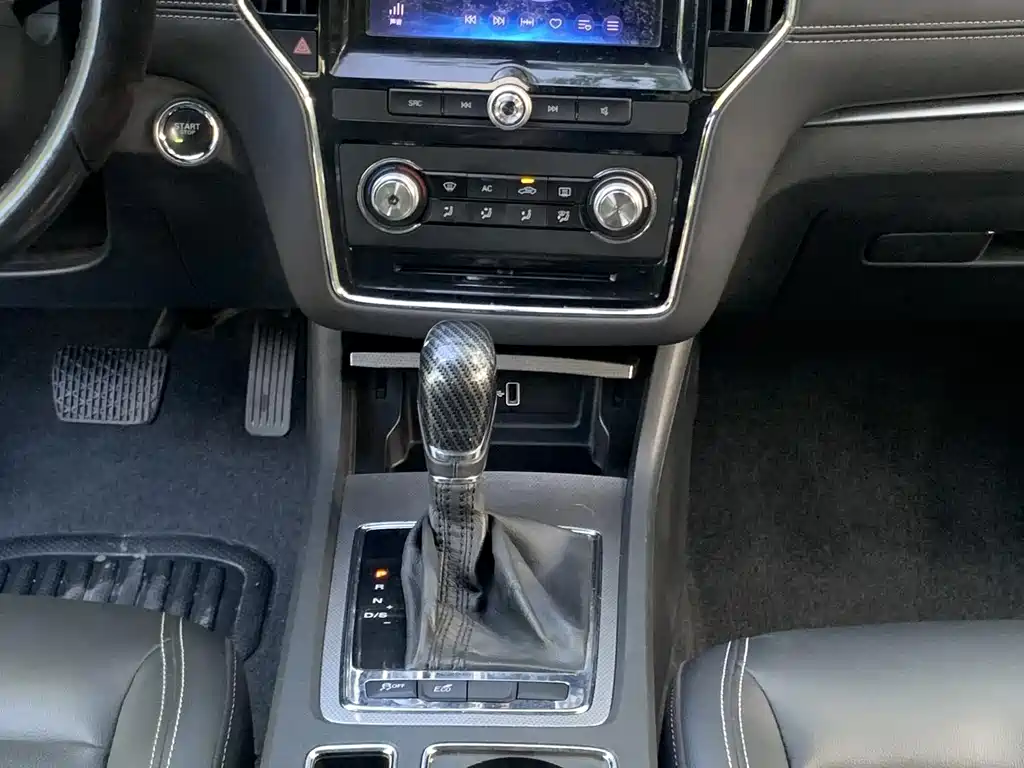 Roewe i6 Classic — миниатюра 8