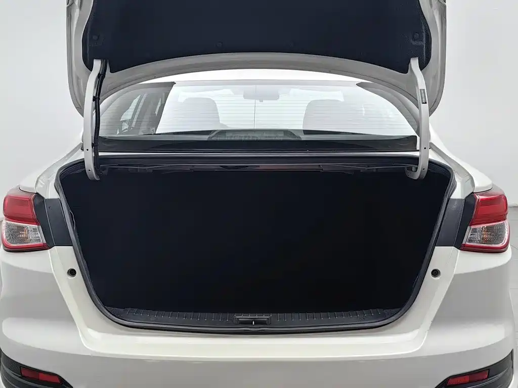 Nissan Bluebird — миниатюра 16