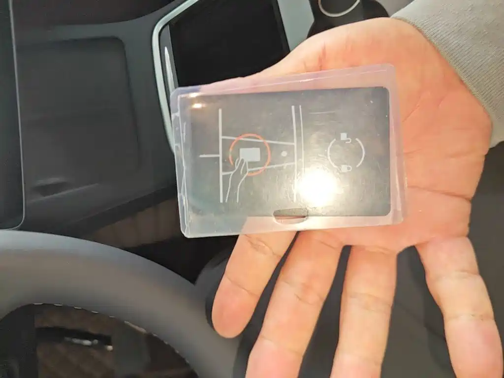 Tesla Model Y — миниатюра 9