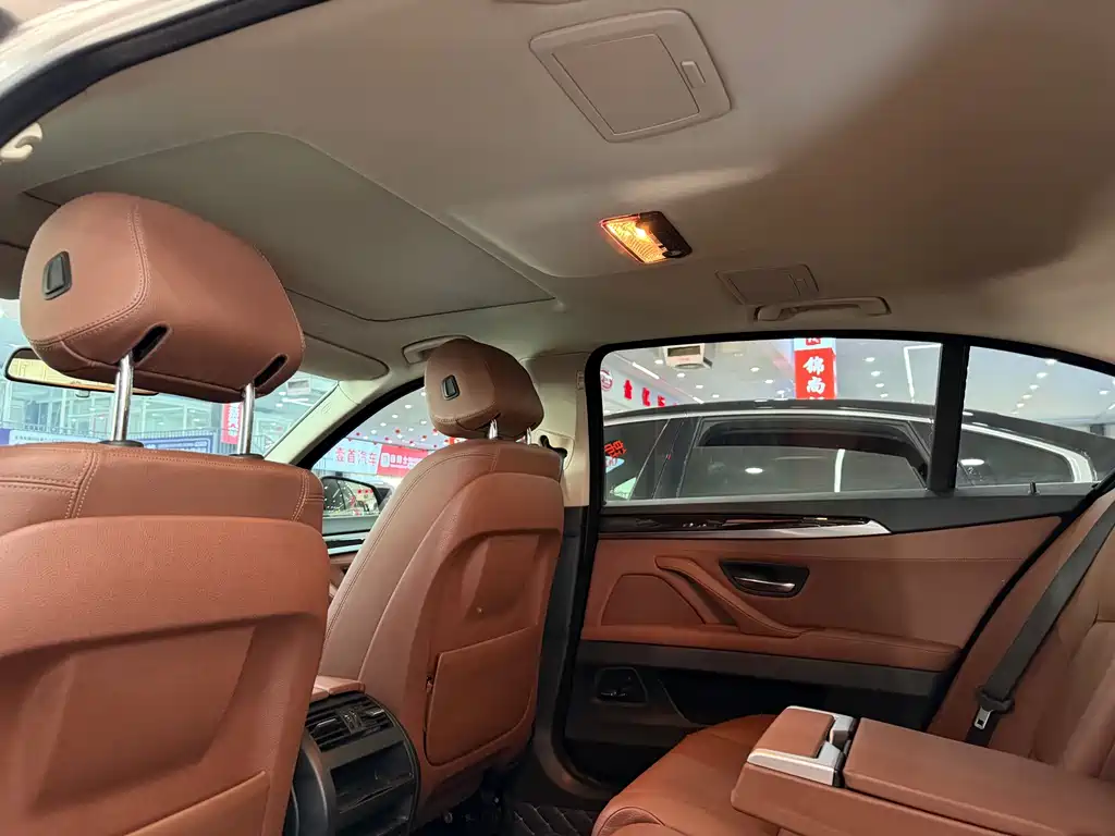BMW 5 Series — миниатюра 14