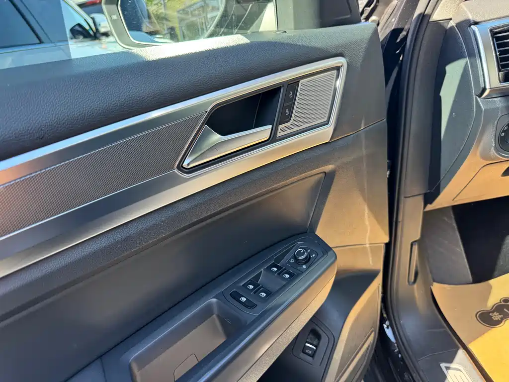 Volkswagen Teramont — миниатюра 5