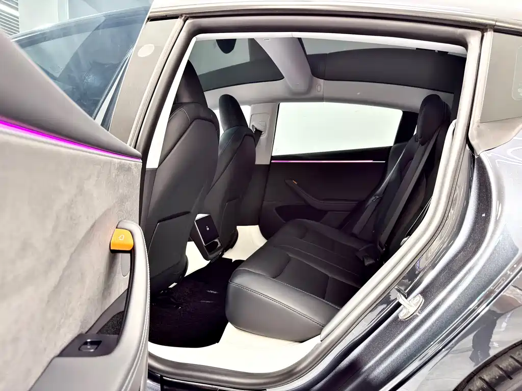 Tesla Model 3 — миниатюра 5