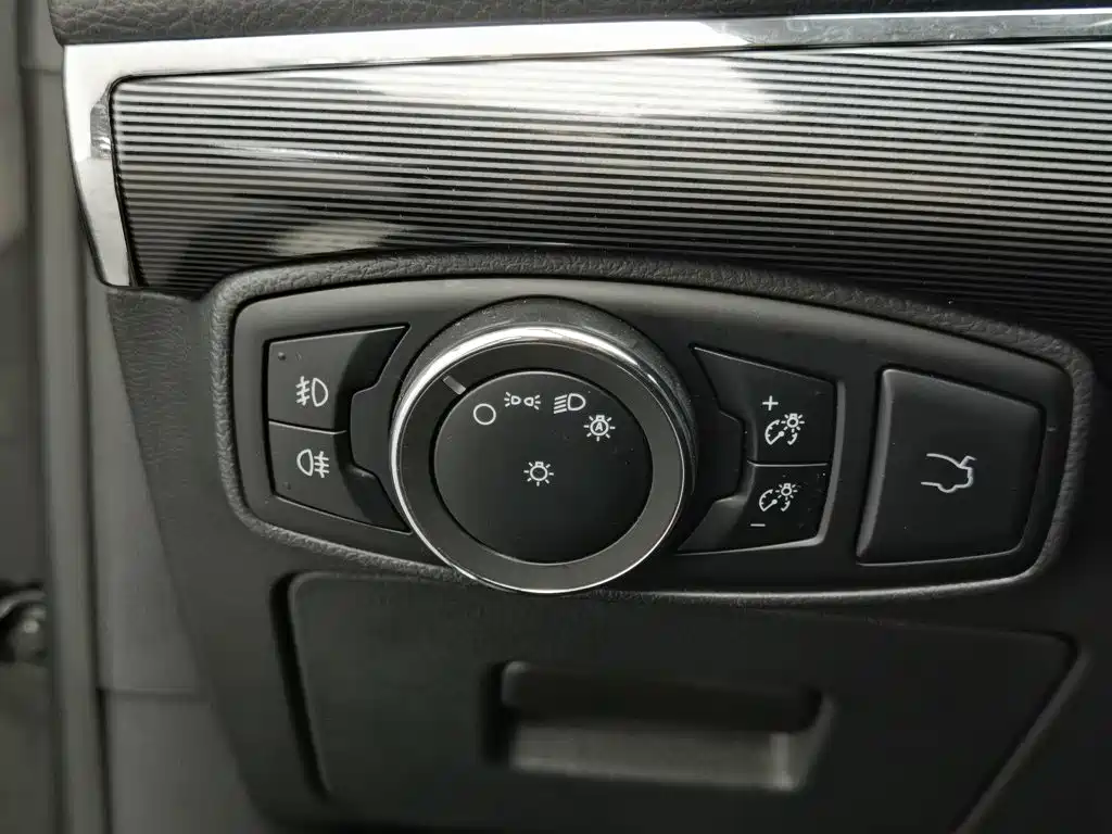 Ford Taurus — миниатюра 21