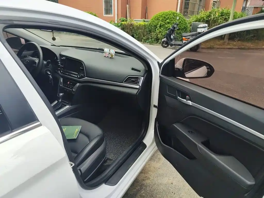 Hyundai Elantra — миниатюра 17