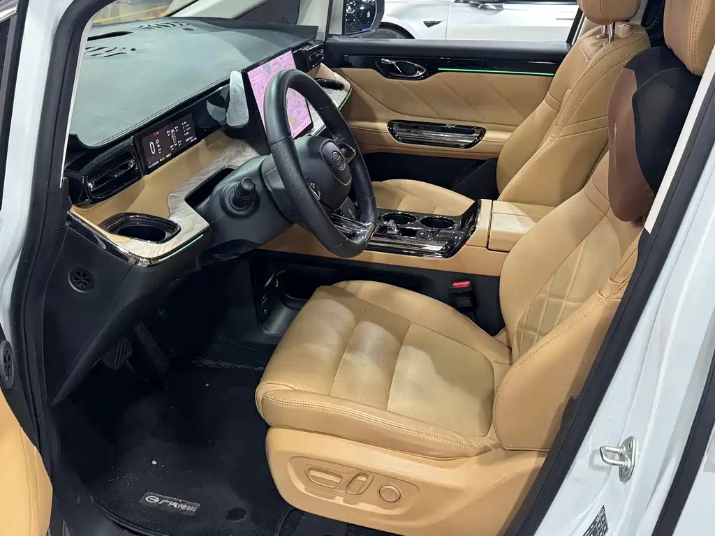 GAC Motor Trumpchi E8 PHEV — миниатюра 3