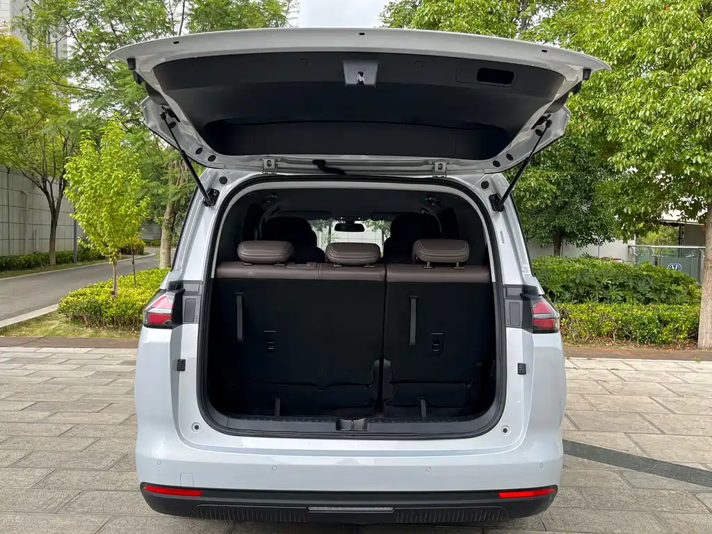 Wuling Xingguang 730 New Energy — миниатюра 12