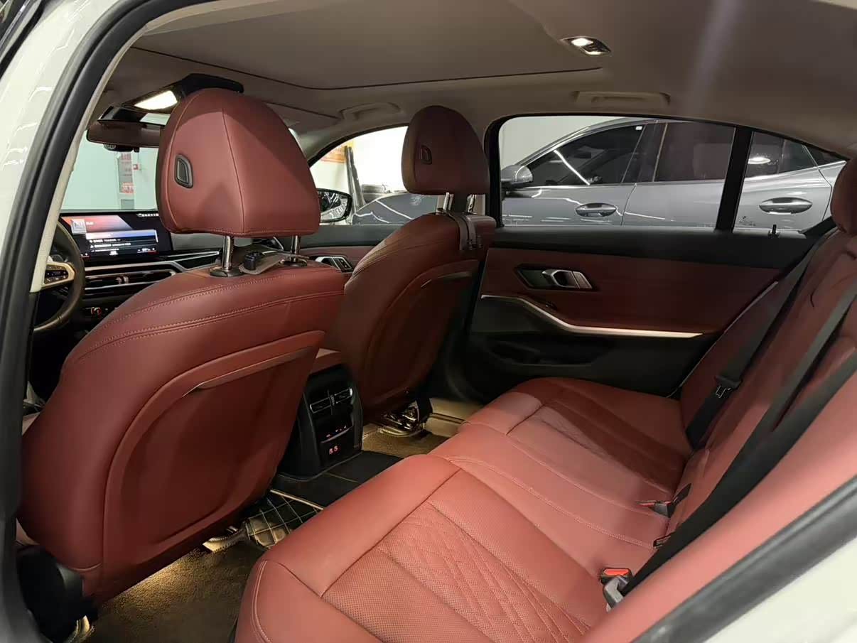 BMW 3 Series 2.0 л 2023 г. Белый, пробег 35000 км