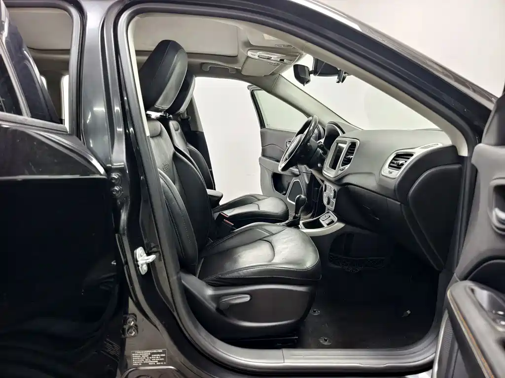 Jeep Compass — миниатюра 14
