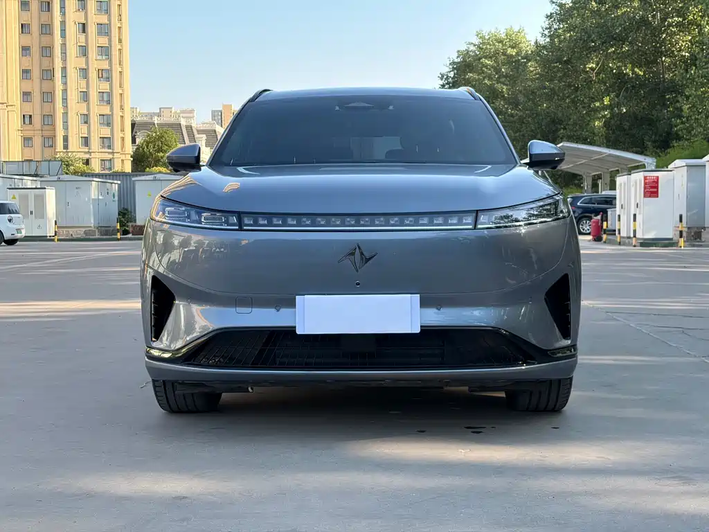 Dongfeng eπ008 2024 210Max 6 мест