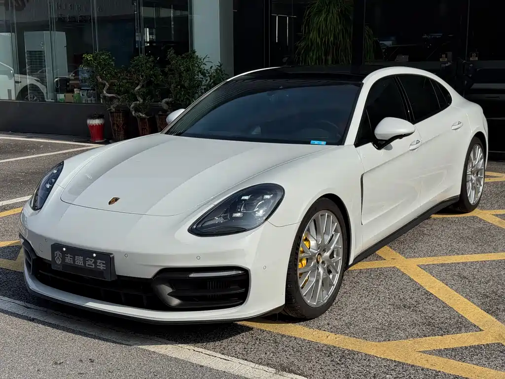 Porsche Panamera 2023