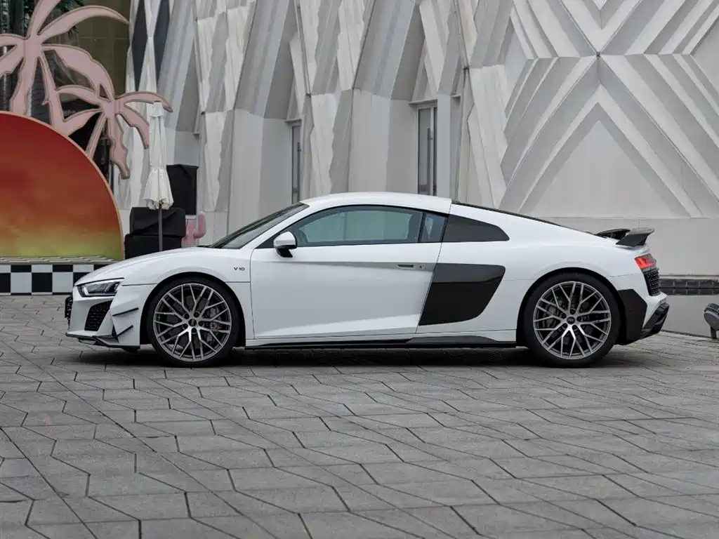 AUDI R8