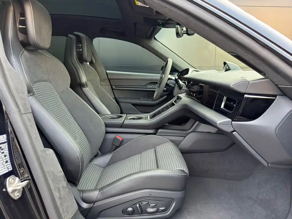 Porsche Taycan — миниатюра 10