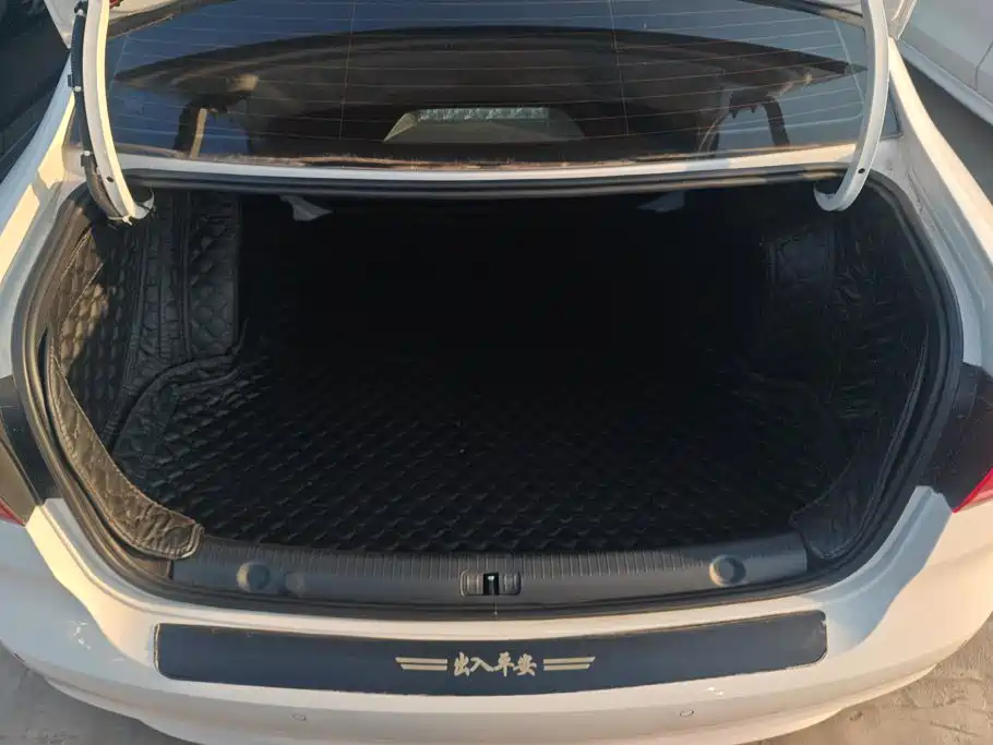 Volkswagen Lavida — миниатюра 4