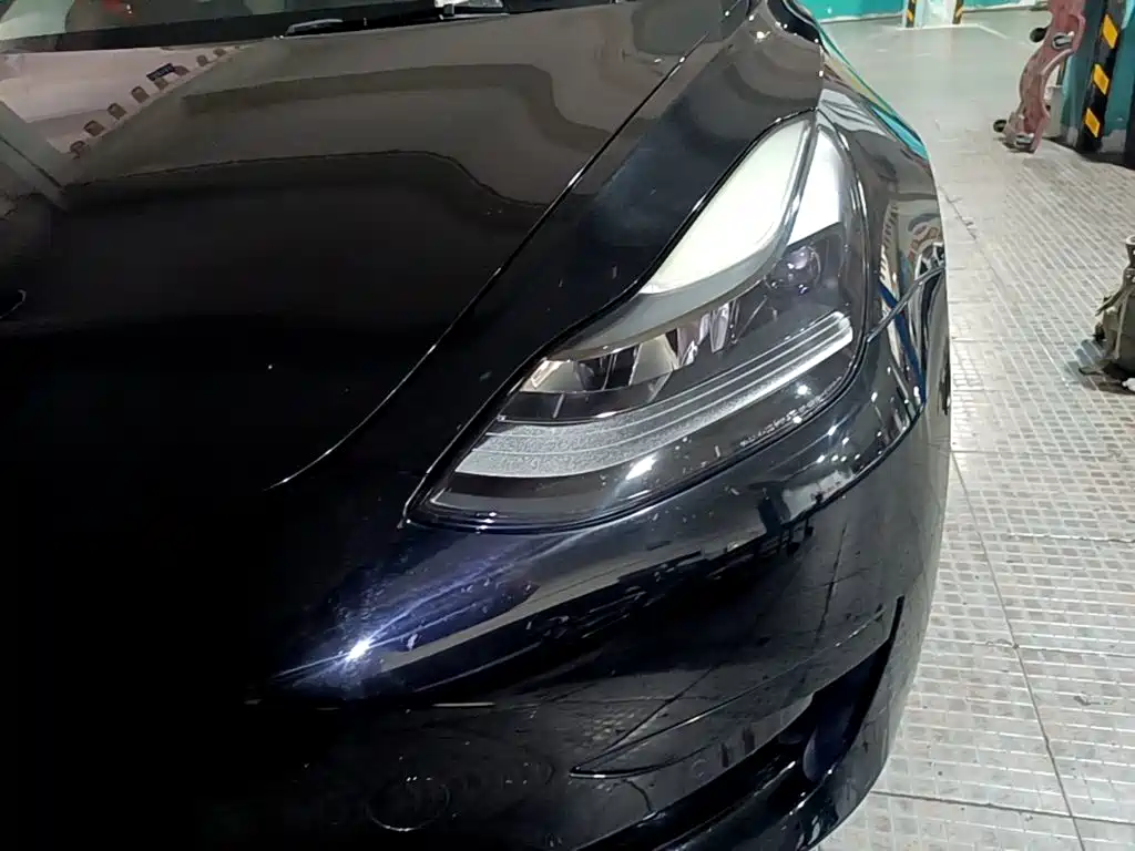 Tesla Model 3 — миниатюра 24