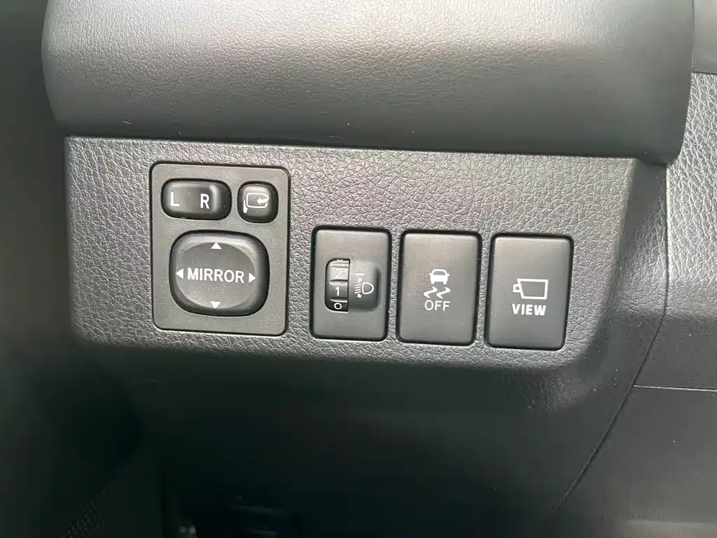 Toyota RAV4 — миниатюра 5
