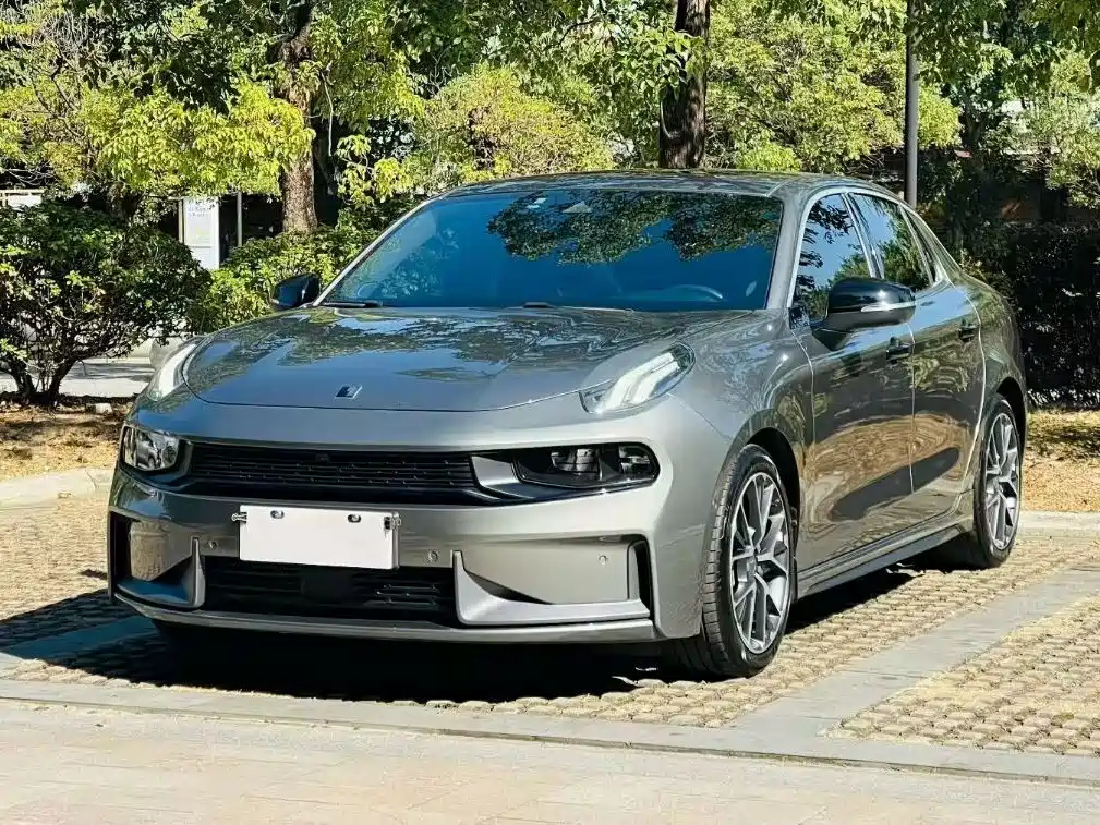 Lynk & Co 03