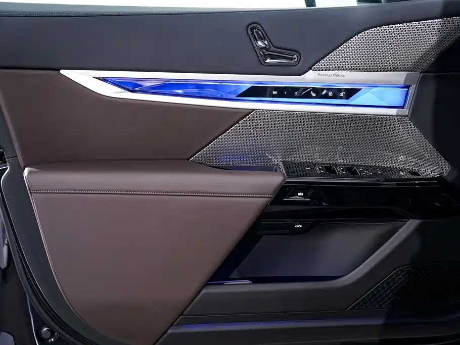 BMW 7 Series — миниатюра 17